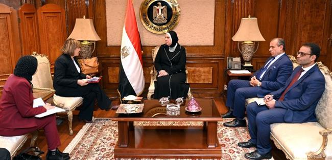 وزيرة الصناعة تتسلم خطابين رسميين من وزير الزراعة بأوروجواي