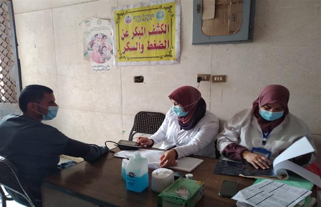 إجراء الكشف الطبي على 1646 مترددا بقافلة حياة كريمة بقرية طاهر بكفر الشيخ 