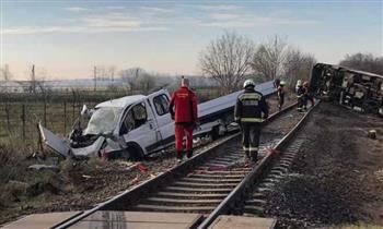   مصرع وإصابة 15 شخصًا في اصطدام قطار بسيارة جنوبي المجر