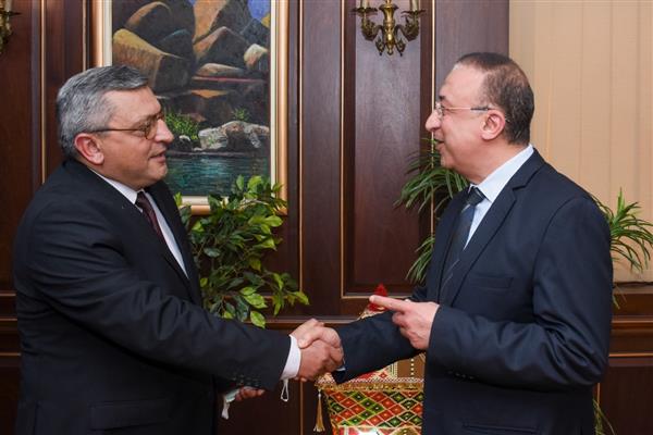 محافظ الإسكندرية يبحث مع سفير دولة أرمينيا لدى القاهرة تعزيز العلاقات بين الجانبين