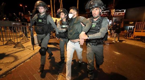 الاحتلال الإسرائيلي يعتدى على فلسطينيين في باب العامود