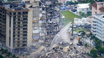   الولايات المتحدة.. إخلاء مجمع سكني بالقرب من المبنى الذي انهار العام الماضي