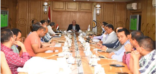 «الداودي» يعقد اجتماعا تنسيقيا للبدء في أعمال إنشاء محور دشنا - الوقف الجديد بقنا