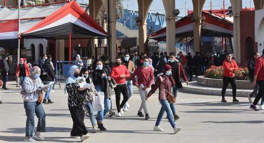 طلاب جامعة حلوان يشاركون فى ورشة تدريبية 
