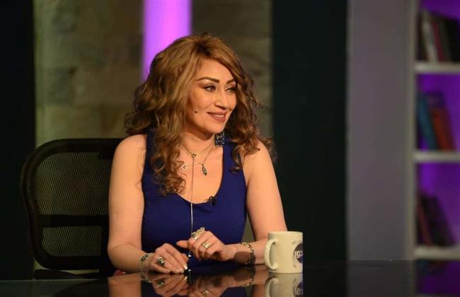 إيناس مكي تروي موقفا طريفا مع نور الشريف في كواليس «لن أعيش في جلباب أبي»