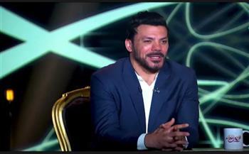 هل تسبب عمرو زكي في ضياع مستقبل «مجدي عطوة»؟.. «بيشرب شيشة بس»