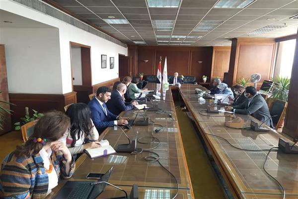 عبد العاطى: التوسع فى إستخدام الطاقة الشمسية فى مشروعات الرى لتقليل الانبعاثات