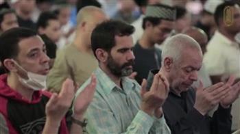 إقبال كبير  من المصلين لصلاة آخر تراويح وتهجد بالجامع الأزهر