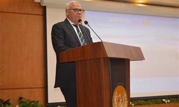 محافظ بورسعيد: العامل المصرى نجح فى تحدى الصعاب