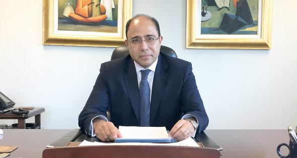 سفير مصر في أوتاوا يبحث مع وزير الإسكان الكندي رعاية شئون الجالية المصرية