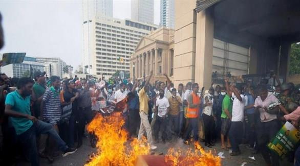 سريلانكا: الجيش يمنع محتجين من اقتحام مقر إقامة رئيس الوزراء السابق