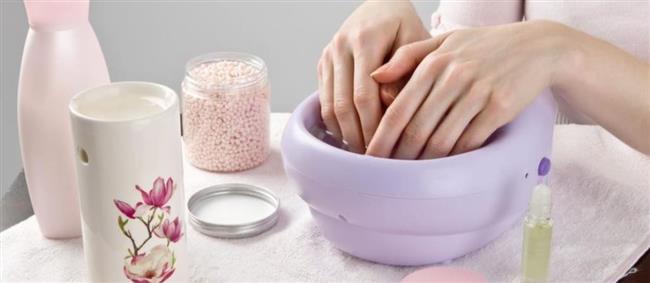 طرق علاج الأظافر المدوحسة