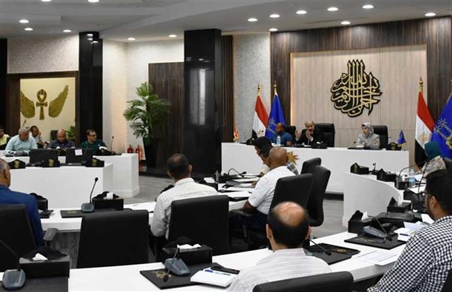 محافظ أسوان يبحث مع بنك القاهرة طرح عدد من المشروعات الاستثمارية الكبرى