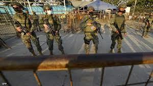 شرطة الإكوادور تعيد اعتقال 200 سجين فروا من داخل سجن