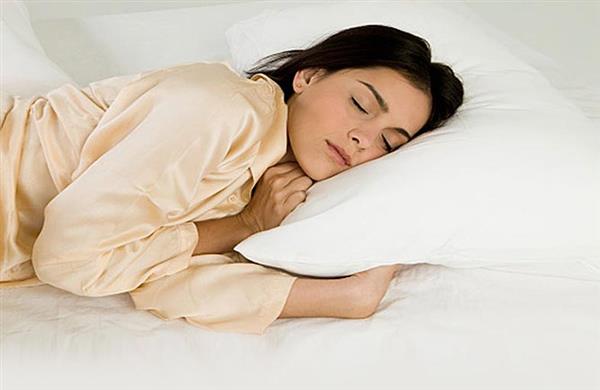 دراسة حديثة: المرأة تستخدم عقلها أكثر من الرجل لهذا تحتاج للنوم والراحة