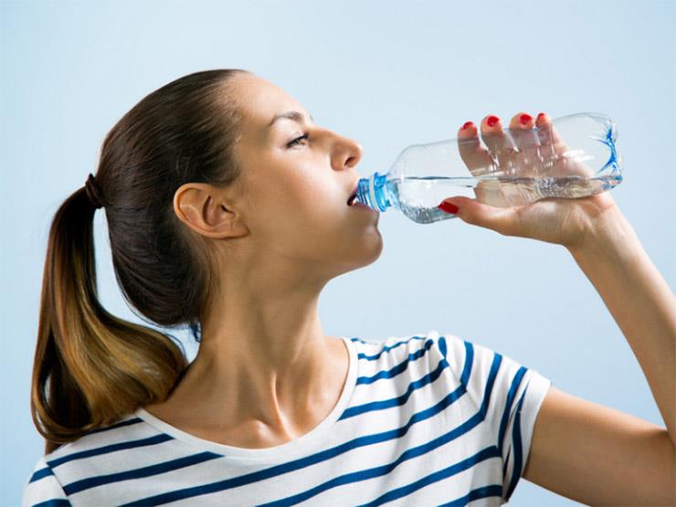 دراسة بريطانيا ترصد فوائد شرب المياه على معدة فارغة