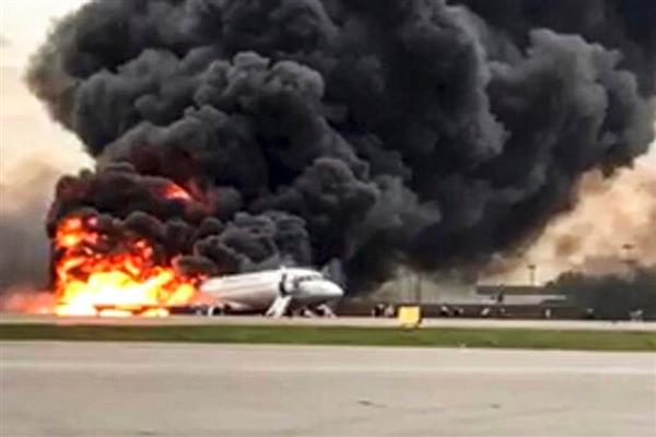 حريق في طائرة ركاب صينية ووقوع إصابات