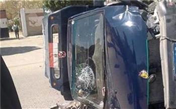   إصابة 4 فى حادث انقلاب سيارة شرطة على صحراوى أسوان 