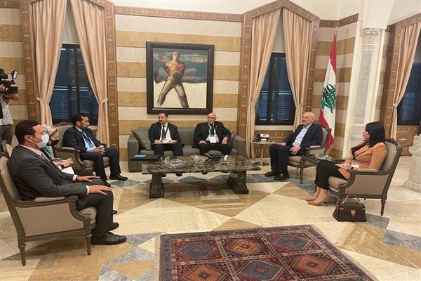رئيس بعثة الجامعة العربية يلتقي وزير الداخلية والبلديات اللبناني