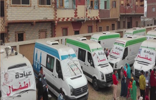 الكشف على 2600 مواطن في قافلتين مجانًا بـ كوم حماده