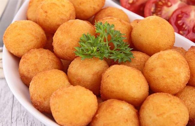 طريقة عمل كرات البطاطس بالجبن المشوية