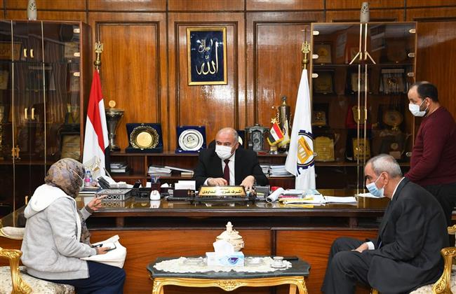 قيادات محافظة قنا يستقبلون 66 مواطن للاستماع إلى شكواهم