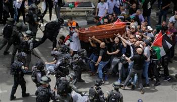   محلل سياسي: الاعتداء الإسرائيلي على جنازة الشهيدة "أبو عاقلة" يعكس همجية ونازية هذا الاحتلال