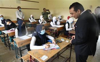 «حازم عمر» يتابع فعاليات اليوم الثانى من امتحانات الشهادة الإعدادية بقنا