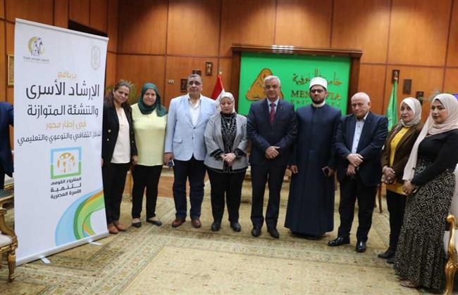 رئيس جامعة المنوفية يتفقد فعاليات القافلة الطبية للعاملين 