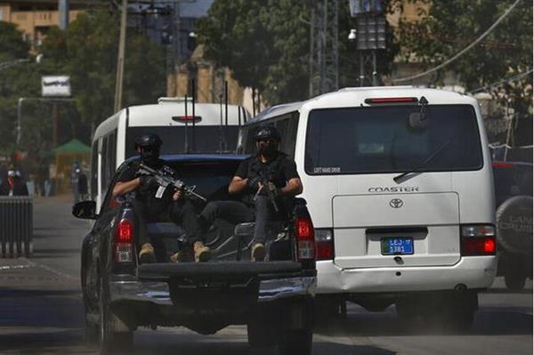 مقتل 3 جنود و3 أطفال بهجوم انتحاري في باكستان