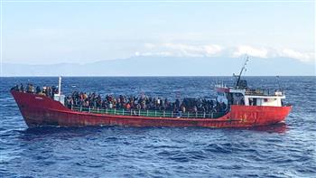    خفر السواحل اليونانية ينقذون 18 مهاجرا في البحر الأيوني