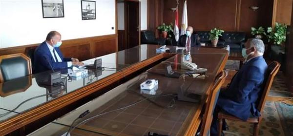 وزير الري يتابع مشروعات محطات الرفع