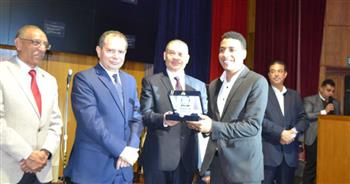   تكريم وتوزيع جوائز مهرجان الكورال والغناء لطلاب جامعة الإسكندرية
