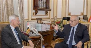   رئيس جامعة القاهرة يبحث مع السفير الفرنسي تعزيز سبل التعاون