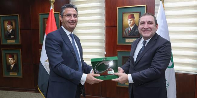 رئيس البريد يستقبل سفير أذربيجان بالقاهرة لبحث أوجه التعاون بين البلدين 