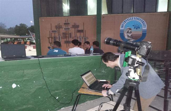 جامعة جنوب الوادي ترصد خسوف القمر الكلي من مقر الجامعة
