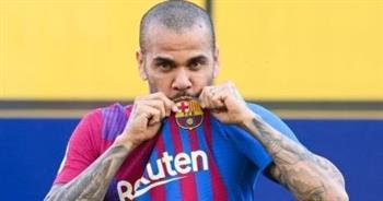 دانى ألفيس يطالب مسئولى برشلونة فى صفوف الفريق