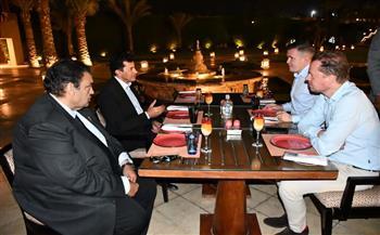 وزير الرياضة يلتقى رئيس الوكالة الدولية لمكافحة المنشطات بعد وصوله القاهرة 