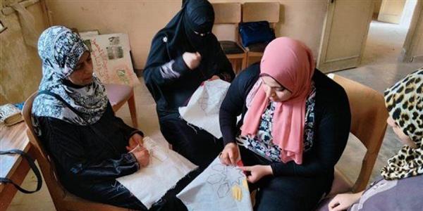 تدريب سيدات 20 محافظة على الحرف اليدوية والتراثية ضمن مبادرة «حياة كريمة»