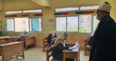 اليوم.. طلاب النقل الثانوى الأزهرى يؤدون امتحانات الأحياء والفرنساوى والحديث