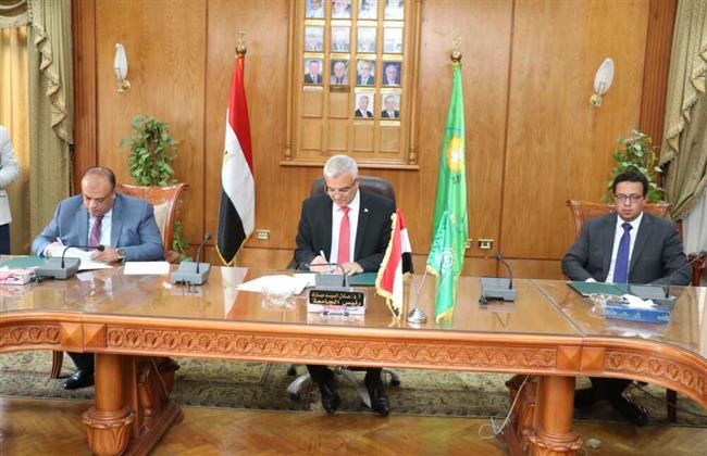جامعة المنوفية توقع عقد توريد جهاز قسطرة «Azurion 7 M 20» متعدد الاستخدامات لمستشفيات 