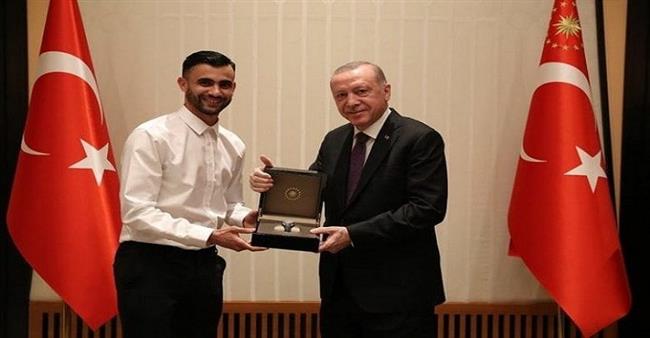 لاعب بشكتاش يتلقى دعوة عشاء من أردوغان 