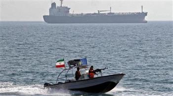   إيران تحتجز سفينة أجنبية تنقل وقود مهرب 