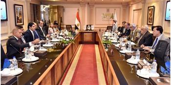 توطين تكنولوجيا تصنيع منظومات النقل الذكية صديقة البيئة استعدادا لمؤتمر المناخ 2022 .. صور 
