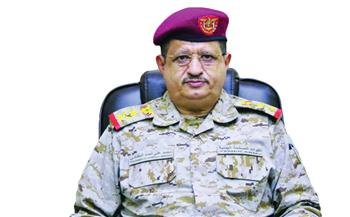   وزير الدفاع اليمنى يؤكد حرص الحكومة على إحلال السلام الدائم