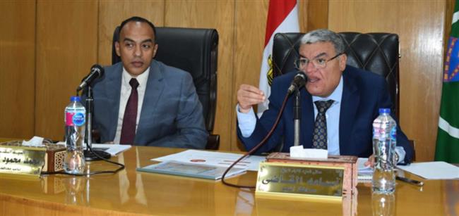 محافظ المنيا يتابع نسب ومعدلات تنفيذ مشروعات "حياة كريمة"