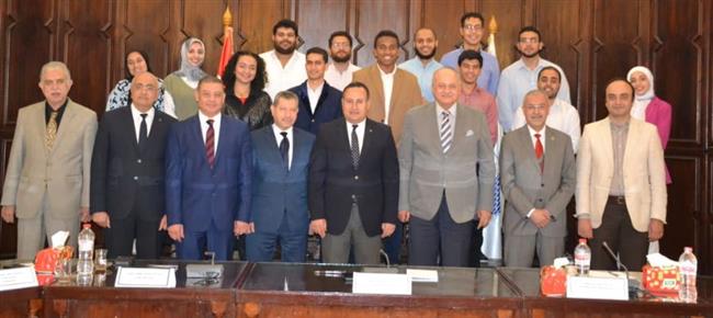 «قنصوه » يكرم فريق أليكس إيجلز بهندسة الإسكندرية
