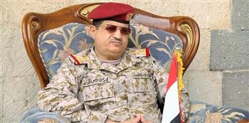   وزير الدفاع اليمني يبحث تعزيز التعاون العسكري مع الملحقين العسكريين الأمريكي والبريطاني