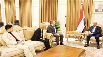 وزير المالية اليمني يبحث مع القائم بأعمال السفير الأمريكي تعزيز التعاون الثنائي