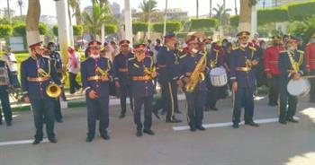   فرقة موسيقى الشرطة تشارك المواطنين الإحتفال بعيد الفطر المبارك